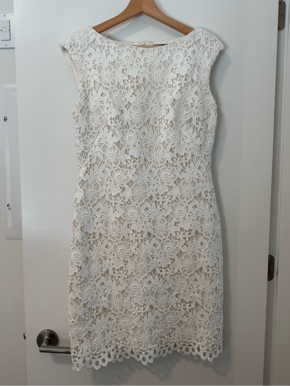 Lauren Ralph Lauren White Floral Lace Sheath Dress Size 10 Cocktail Wedding Gues